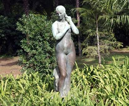 Il Nudo di Donna in bronzo di Casanovas nei Giardini di Pedralbes.