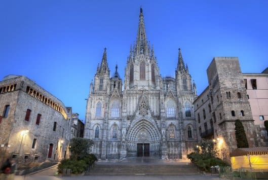 Plaza de la Catedral, con vista sulla Cattedrale di Barcellona.